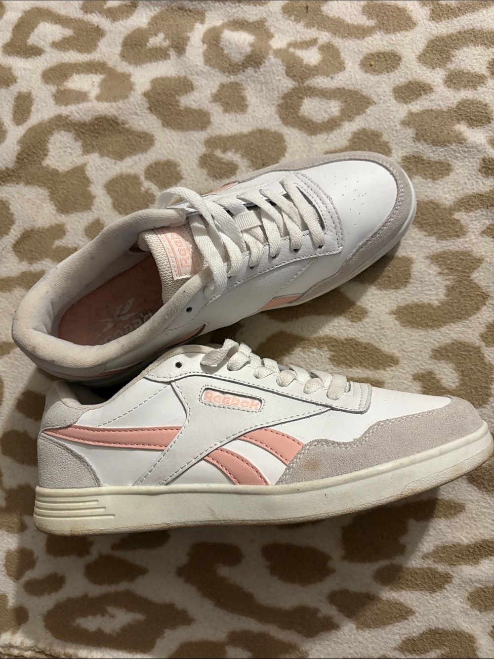 Reebok Women's Low-Top Sneakers in White and Light Pink
